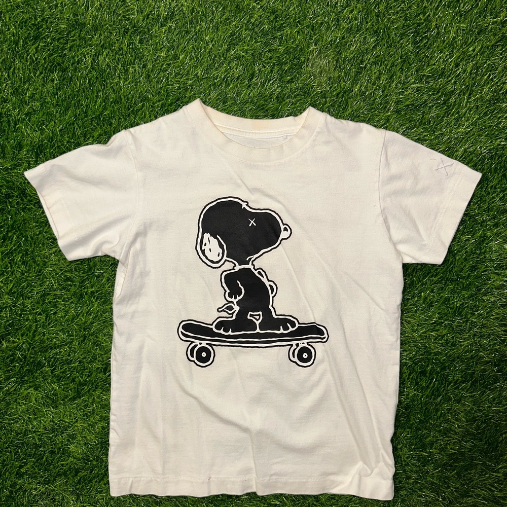 Uniqlo kaws peanuts t shirt size age 7-8